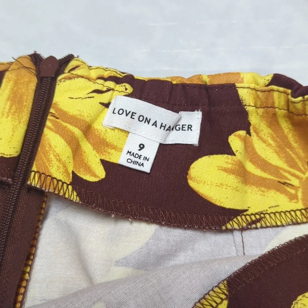 NWOT Chocolate Brown Mini Skirt Mod Flower Power Daisies